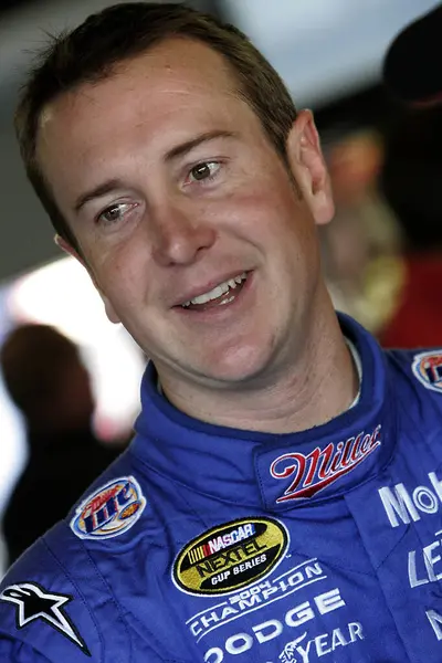 Brooklyn, MI - 18 Ağustos 2007: Kurt Busch, Brooklyn 'deki Michigan Uluslararası Yarış Pisti' nde 3M Performans 400 antrenmanı sırasında.