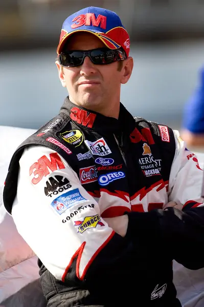 Brooklyn, MI USA - 17 Ağustos 2007: Greg Biffle, Brooklyn, MI 'da düzenlenen NNCS 3M Performansı 400 koşusu için Michigan Uluslararası Yarış Pisti' ne katılmayı bekliyor.  