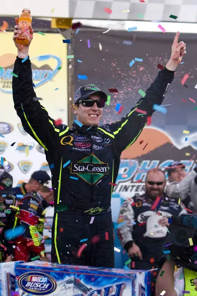Avondale, AZ - 10 Kasım 2007: Kyle Busch, Avondale, Arizona 'daki Phoenix Uluslararası Yarış Pisti Phoenix Uluslararası Pisti' nde NBS Arizonasını kazandı..