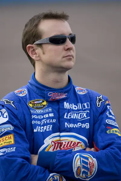 Phoenix, AZ USA - 11 Şubat 2001: Kurt Busch Phoenix Uluslararası Yarış Pisti 'nde NASCAR Nextel Cup Checker Auto Parts 500' ü koşmak için bekliyor..
