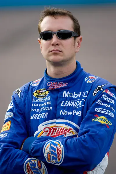 Phoenix, AZ USA - 11 Şubat 2001: Kurt Busch Phoenix Uluslararası Yarış Pisti 'nde NASCAR Nextel Cup Checker Auto Parts 500' ü koşmak için bekliyor..