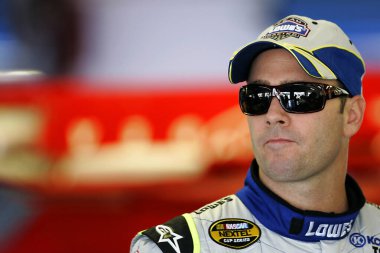 Talladega, AL - 06 Ekim 2007: Talladega, AL 'deki Talladega Superspeedway' de UAW-Ford 500 antrenmanı sırasında Jimmy Johnson.