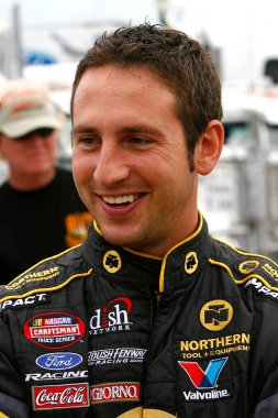 Talladega, AL - 05 Ekim 2007: Erik Darnell Talladega Superspeedway 'de Mountain Dew 250 yarışına katılmayı bekliyor.