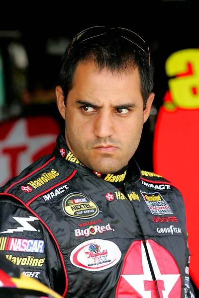 Juan Montoya, Richmond, VA 'daki Richmond Uluslararası Yarış Pisti' nde Chevrolet Rock and Roll 400 antrenmanı sırasında..