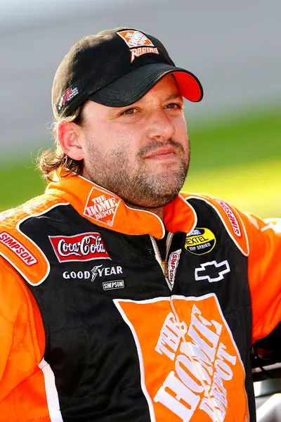 Ft. Worth, TX - 02 Kasım 2007: Tony Stewart Texas Motor Yarış Pistinde Dickies 500 elemeleri sırasında.