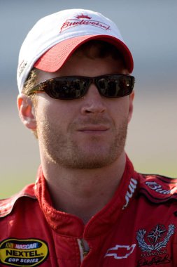 Fort Worth, TX USA - 2 Kasım 2007: Dale Earnhardt Jr., Texas Motor Yarış Pisti 'nde NASCAR Nextel Cup Dickies' in Forth, TX.