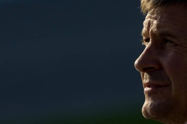 Fort Worth, TX USA - 02 Kasım 2007: Ward Burton, Fort Worth, TX 'te NASCAR Nextel Cup Dickies' in koşusu için Texas Motor Speedway 'de yarışmayı bekliyor..