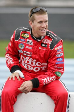 Watkins Glen, New York - 11 Ağustos 2007: Watkins Glen, New York 'taki Watkins Glen International' da Centurion Boats 'a katılma elemeleri sırasında Carl Edwards.