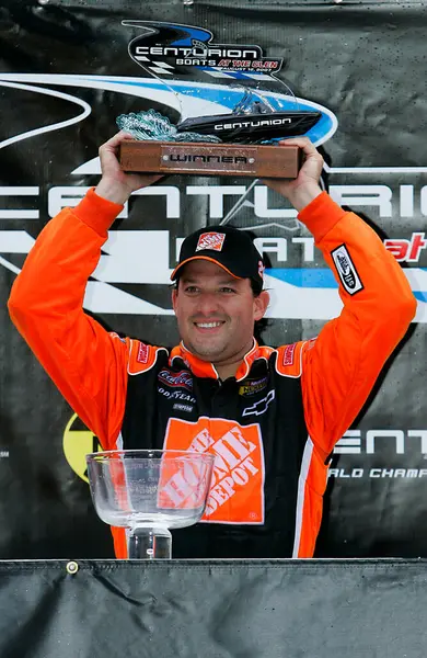Watkins Glen, New York - 13 Ağustos 2007: Tony Stewart Watkins Glen, New York 'taki Glen International' da Centurion Boats 'ı kazandı.