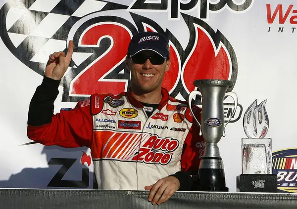 Watkins Glen, New York - 11 Ağustos 2007: Kevin Harvick The Glen 'de Zippo 200' ü arka arkaya iki kez kazandı..