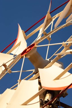 Bir su kulesi California peyzaj