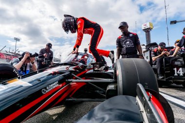 NTT INDYCAR SERIES sürücüsü, SANTINO FERRUCCI (14) (ABD), Madison, IL 'deki World Wide Technology Raceway' deki Bommarito Otomotiv Grubu 500 'e katılmaya hak kazandı..