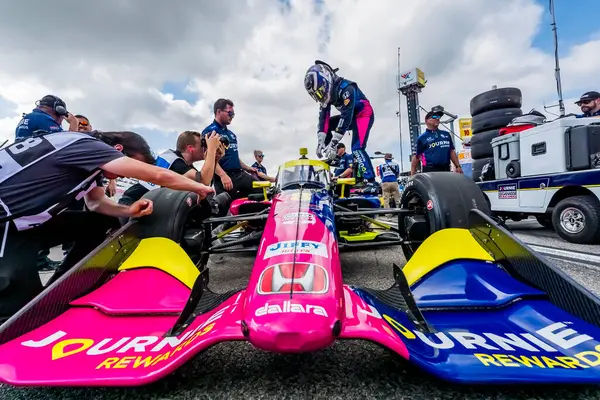 Grand Cayman, Cayman Adaları 'ndan NTT INDYCAR SERIES sürücüsü KYFFIN SIMPSON (8), Madison, IL' deki World Wide Technology Raceway 'deki Bommarito Otomotiv Grubu 500' e katılmaya hak kazandı..