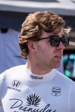 Odiham, İngiltere 'den NTT INDYCAR SERIES sürücüsü LOUIS FOSTER (45) (R) (ENG), Elkhart Lake WI' deki Road America 'da XPEL Grand Prix' e hazırlanıyor..