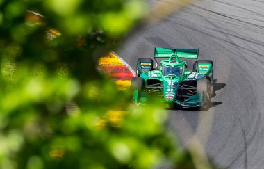 Grand Cayman, Cayman Adaları 'ndan NTT INDYCAR SERIES sürücüsü KYFFIN SIMPSON (8), Elkhart Gölü WI' ndeki Road America 'da düzenlenen XPEL Grand Prix tatbikatı sırasında dönüşler boyunca seyahat eder..