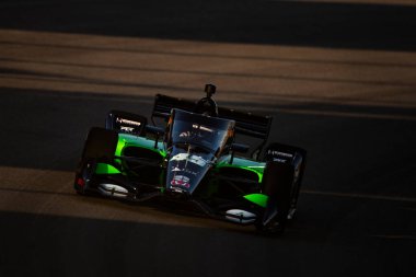 Madison, IL USA - 14 Haziran 2025: Odiham 'dan LOUIS FOSTER (R) (45) (ENG), Madison IL' deki World Wide Technology Raceway 'deki Bommarito Otomotiv Grubu' nun antrenman oturumu sırasında yolda ilerliyor..