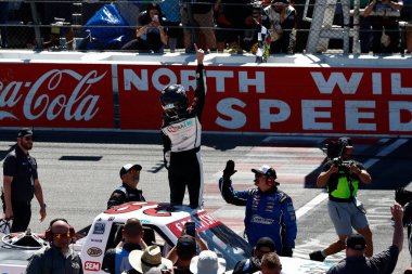 Chandler Smith (38), Kuzey Wilkesboro, NC 'de Pencere Dünyası 250' yi kazandı..