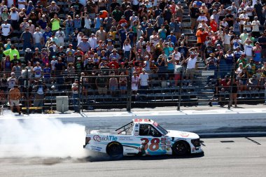 Chandler Smith (38), Kuzey Wilkesboro, NC 'de Pencere Dünyası 250' yi kazandı..