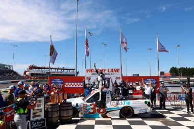 Chandler Smith (38), Kuzey Wilkesboro, NC 'de Pencere Dünyası 250' yi kazandı..
