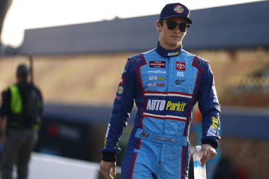 Kanunsuz Alan (1) Brooklyn, MI 'deki DQS Solutions & Personel 200' e katılmaya hazırlanıyor.