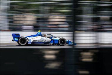 Hollanda, Hoofddorp 'tan NTT INDYCAR SERIES sürücüsü RINUS VEEthe (NLD), TORONTO' daki Exhibition Place 'deki Ontario Honda Satıcıları Indy Toronto' nun antrenman oturumunda dönüşler boyunca seyahat eder..