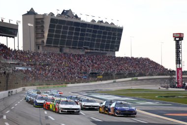 Hampton, GA USA - 28 Haziran 2025: NASCAR Cup Serisi sürücüsü, Middletown 'dan JoEY LOGANO (22), Hampton, GA' daki Quaker State 400 için CT yarışları.