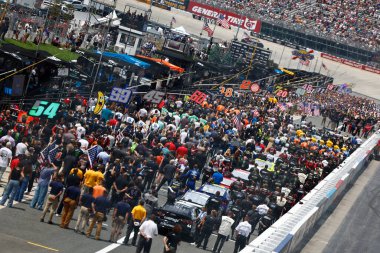 Taraftarlar Dover, DE 'de AutoTrader EchoPark Otomotiv 400' ü destekliyor.