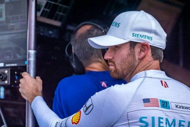 INDYCAR Serisi sürücüsü, Jüpiter, FL 'den KYLE KIRKWOOD (27) (ABD), WEST ALLIS, WEST' deki Wisconsin Eyalet Parkı 'ndaki Milwaukee Mile 250 yarışına katılmaya hak kazandı..