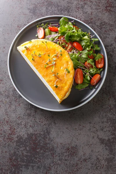 Airy French Poulard Omelette Served Fresh Salad Close Plate Table — Stock Photo, Image
