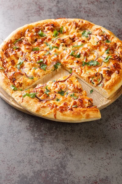 Gustoso Bbq Chicken Pizza Una Gustosa Pizza Californiana Con Salsa — Foto Stock