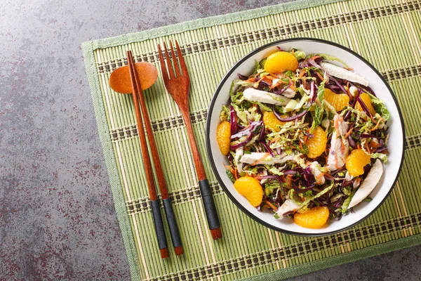 Salade Poulet Mandarine Américaine Avec Légumes Herbes Nouilles Gros Plan — Photo