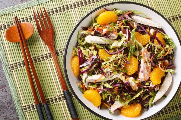Chinese Chicken Salad Made Mandarin Cabbage Carrots Green Onions Chicken — Stock Photo, Image