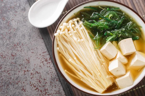 Hausgemachte Misosuppe Mit Tofu Käse Enoki Pilzen Wakame Algen Großaufnahme — Stockfoto
