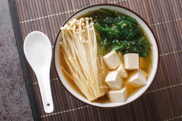 Soupe Enoki Miso Avec Tofu Algues Gros Plan Dans Bol — Photo