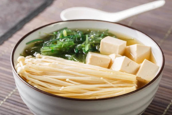 Soupe Miso Maison Tofu Champignons Enoki Algues Wakame Gros Plan — Photo