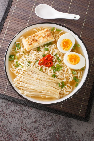 Sup Ramen Miso Asia Dengan Mie Telur Tahu Dan Enoki — Stok Foto