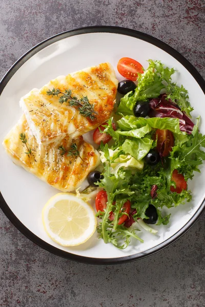 Grilled Cod Fillet Served Fresh Vegetable Salad Close Plate Table — Stock Photo, Image