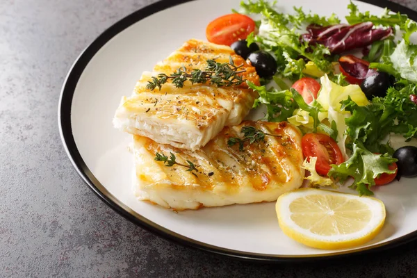Diet Food Grilled Fish Cod Fresh Salad Tomatoes Olives Arugula — Stock Photo, Image