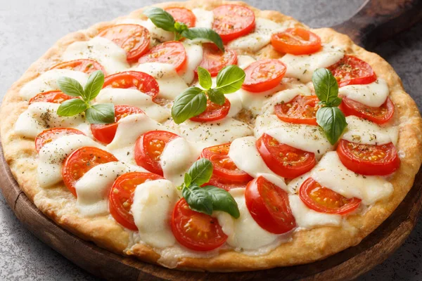Caprese Pizza Melted Mozzarella Tomatoes Basil Leaves Close Wooden Board — Stock Photo, Image