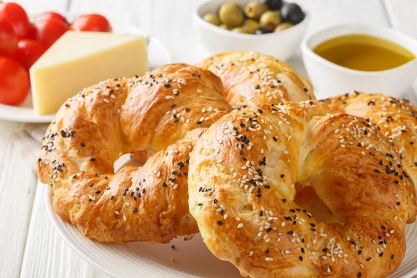 Tradiční Acma Turecké Chlebové Bochánky Čerstvě Upečené Domácí Pečivo Talíři — Stock fotografie
