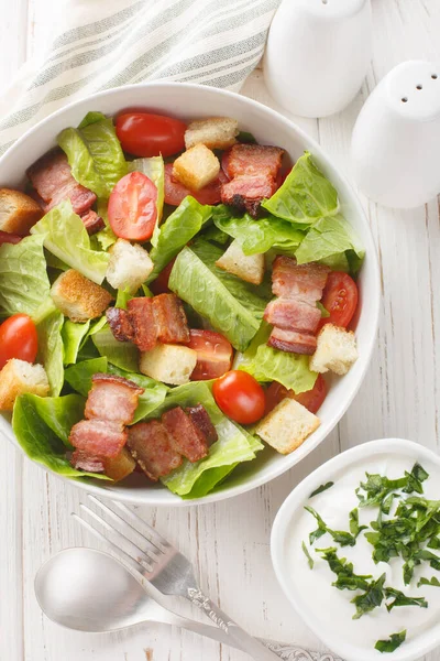 Classic American Bacon Blt Salad Lettuce Croutons Tomato Closeup Plate — Stock Photo, Image