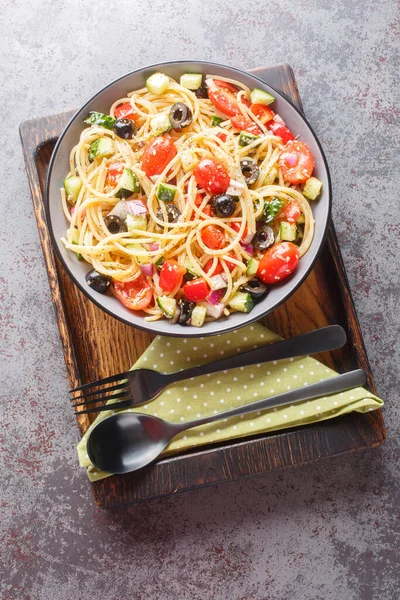 Vegetarischer Spaghettisalat Mit Frischem Gemüse Und Oliven Großaufnahme Einer Schüssel — Stockfoto