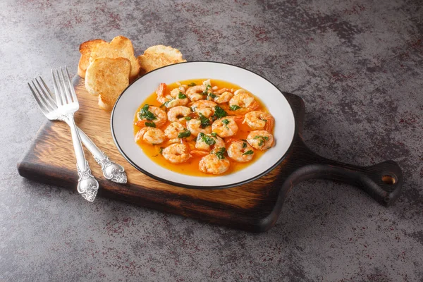 Spanish Garlic Shrimp Ajillo Sauce Closeup Plate Wooden Board Horizonta — Stock Photo, Image