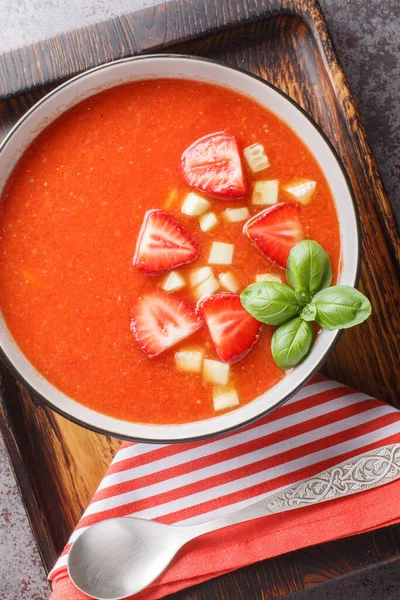Іспанський Tomato Strawberry Gazpacho Холодний Суп Дерев Яній Дошці Столі — стокове фото
