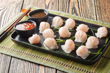 Har gow, masada karideslerle doldurulmuş geleneksel bir Çin mantısıdır. Yatay