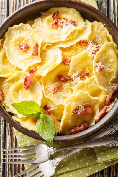 Pasta Italiana Girasoli Plato Tradicional Con Queso Tocino Plato Mesa — Foto de Stock