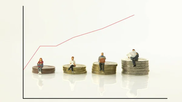 Miniaturen Zijn Munten Als Een Teken Van Stijgende Financiële Rekeningen — Stockfoto