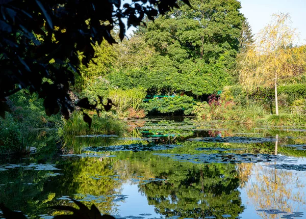 Pohled Monetovu Zahradu Slavným Mostem Používanou Jeho Obrazech Dárku Francii — Stock fotografie