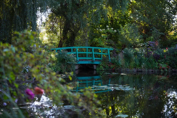 Вид Сад Моне Знаменитым Мостом Использованным Картинах Gihey France — стоковое фото