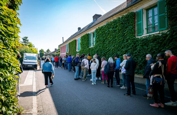 프랑스 Giverny Sept 2022 베르니에 정원에 들어가기 줄을서 사람들 — 스톡 사진